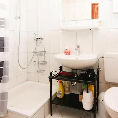 Holiday Home, * Damp