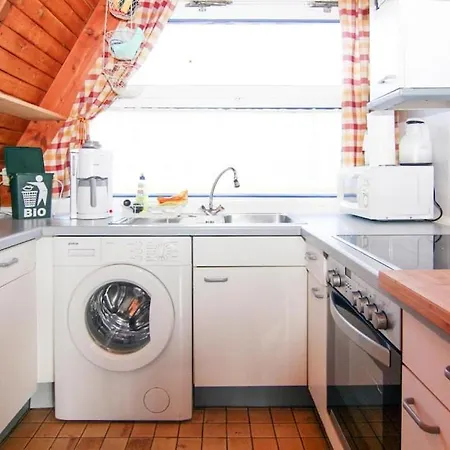 Holiday Home, Dom wakacyjny